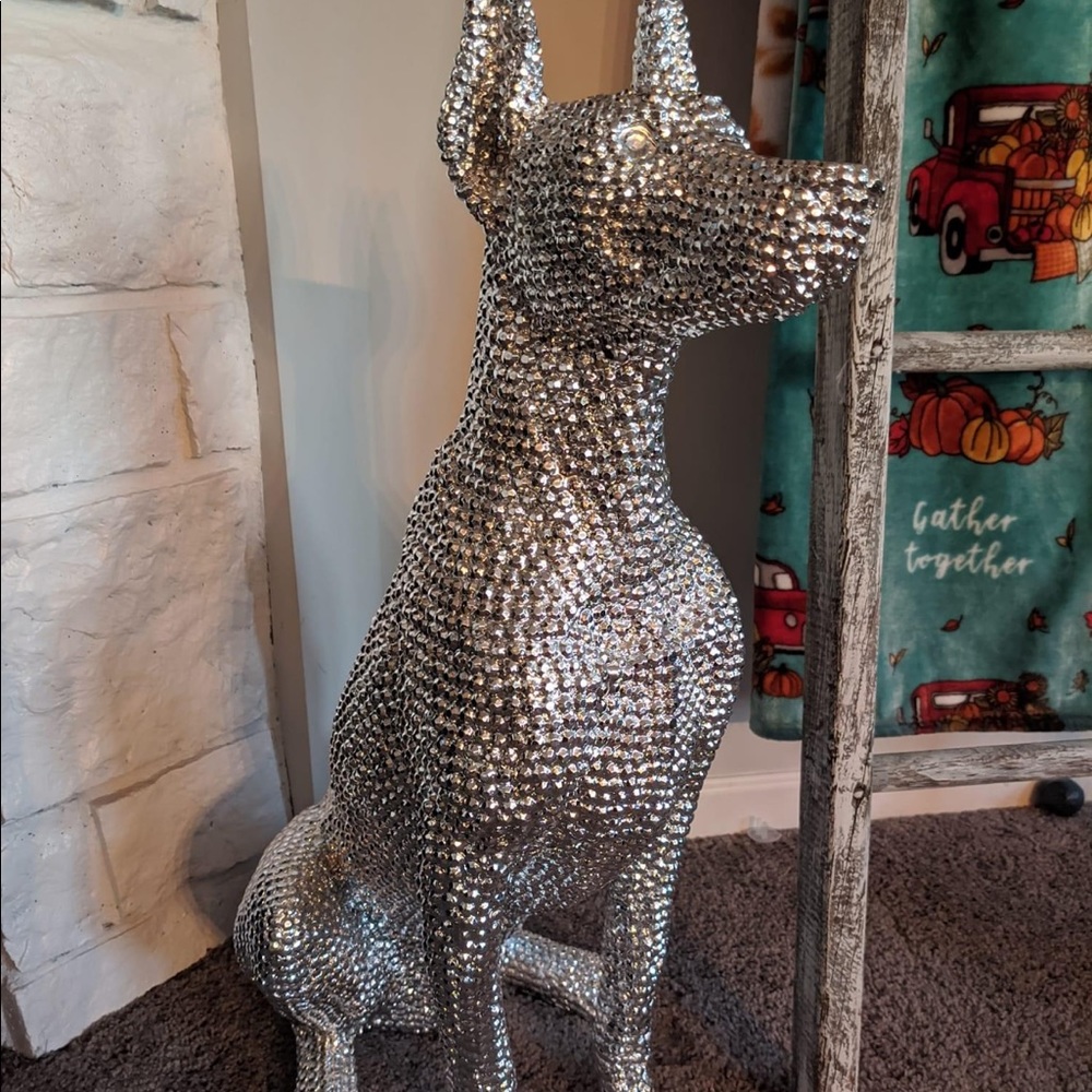 LOOKING TO BUY!!! DOBERMAN STATUE. PURCHASED AT HOME GOODS